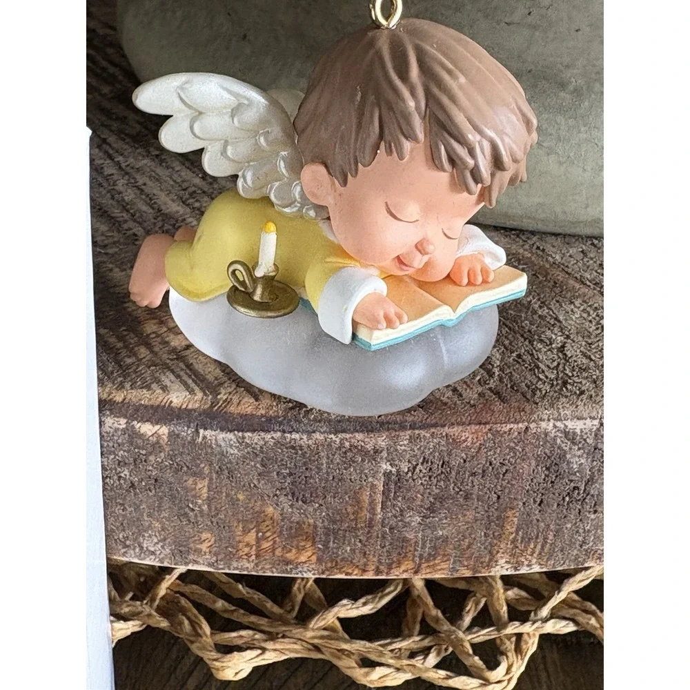 Hallmark Keepsake 2010 Mary's Angel Signed Ornament‎ Daffodil #23 Series